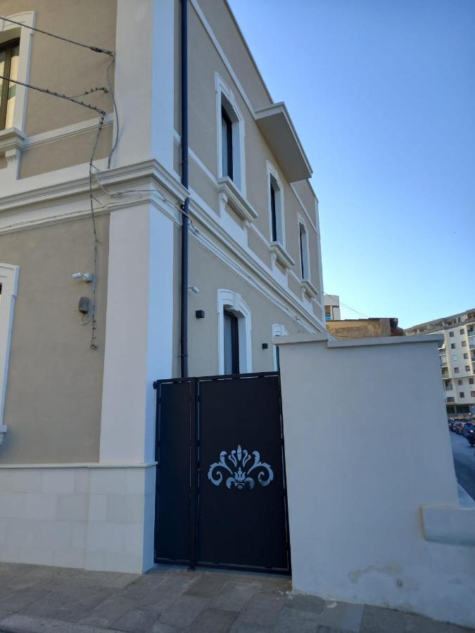 Villa Di Giulio Suite Brindisi Bagian luar foto