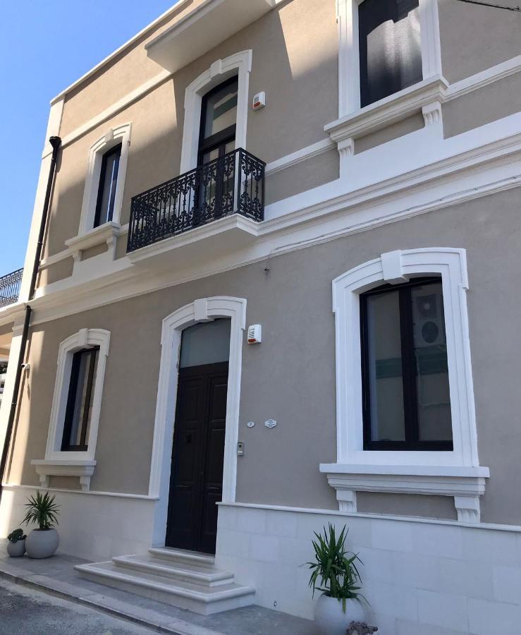 Villa Di Giulio Suite Brindisi Bagian luar foto